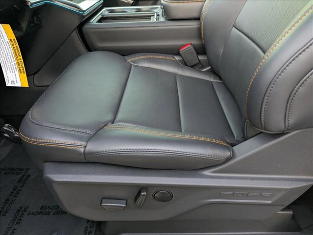 2025 Ford Expedition photo 2