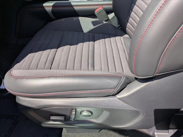 2025 Ford Explorer ST-Line photo 2