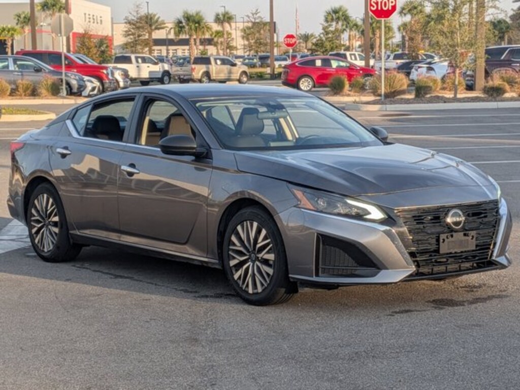 Used 2024 Nissan Altima 2.5 SV Sedan