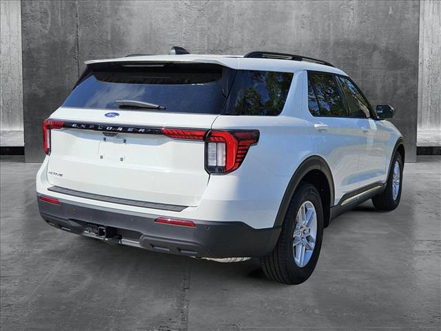2025 Ford Explorer photo 2