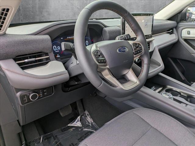 2025 Ford Explorer photo 3