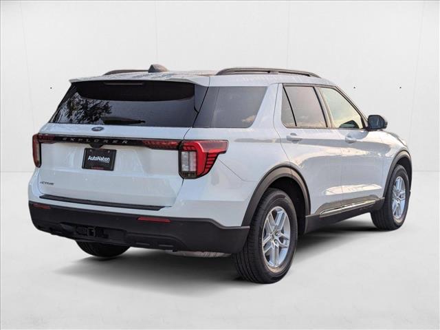 2025 Ford Explorer photo 2