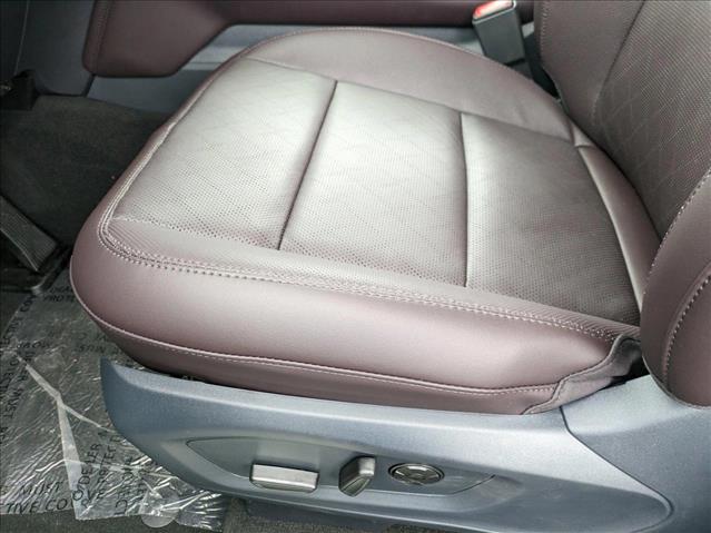 2025 Ford Explorer Platinum photo 3