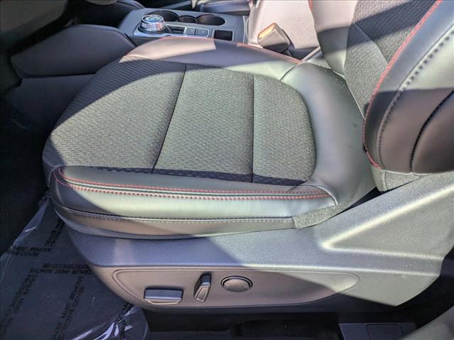 2025 Ford Escape ST-Line photo 4
