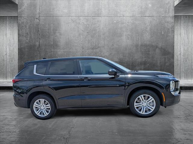 2024 Mitsubishi Outlander ES photo 4