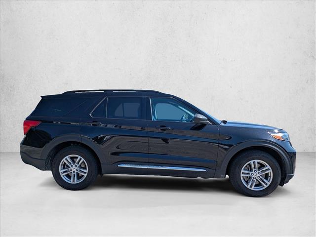 2023 Ford Explorer XLT photo 2