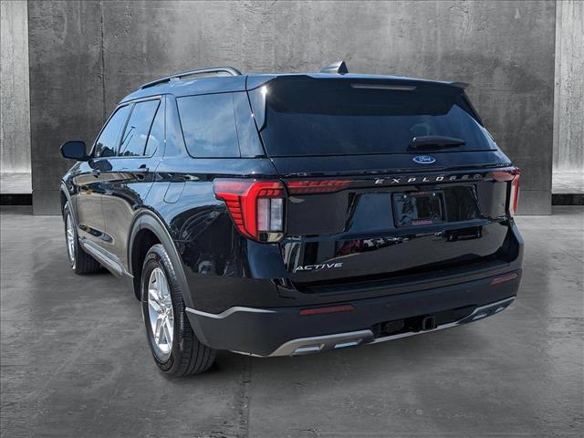 2025 Ford Explorer photo 2