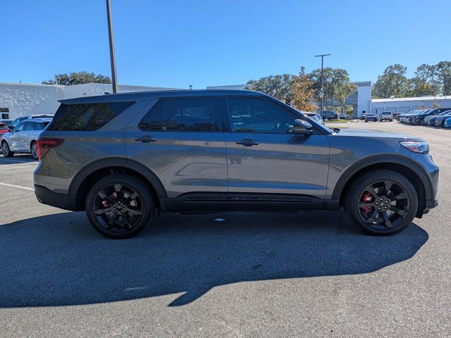 2022 Ford Explorer ST photo 3