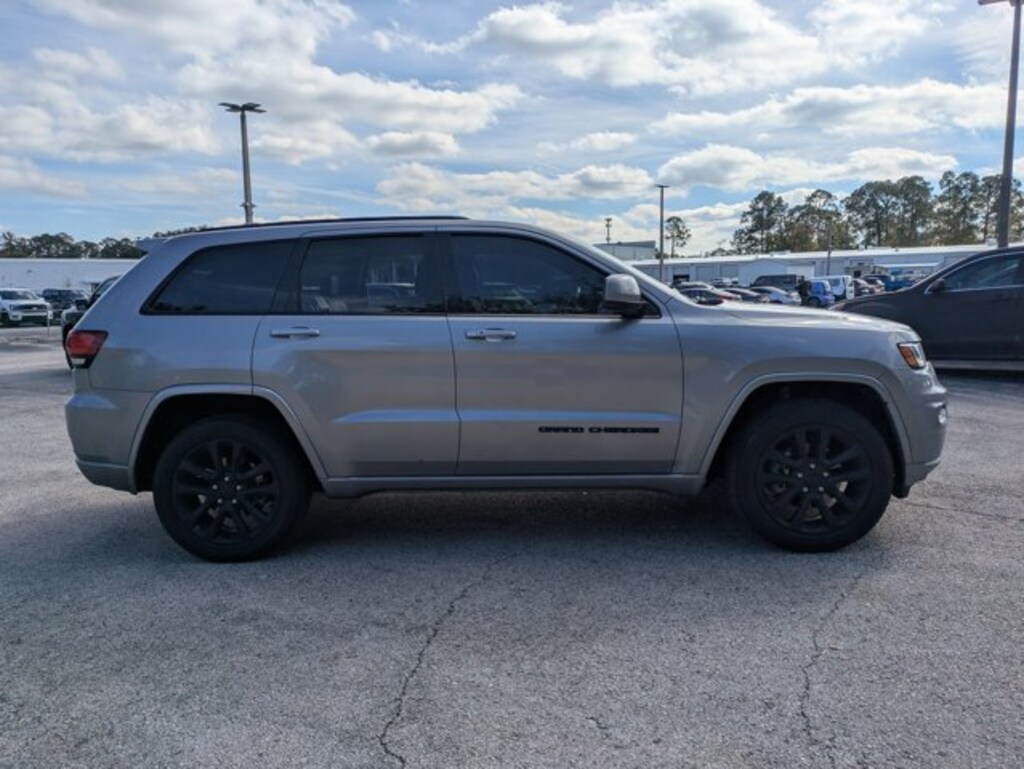 Used 2020 Jeep Grand Cherokee Laredo SUV