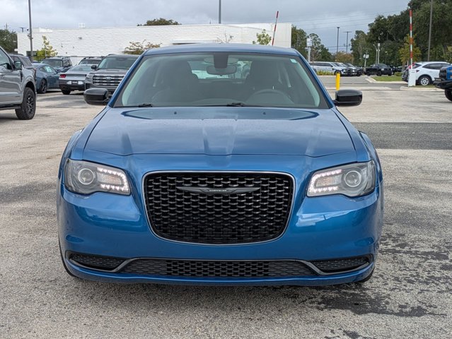 2023 Chrysler 300 Touring photo 2