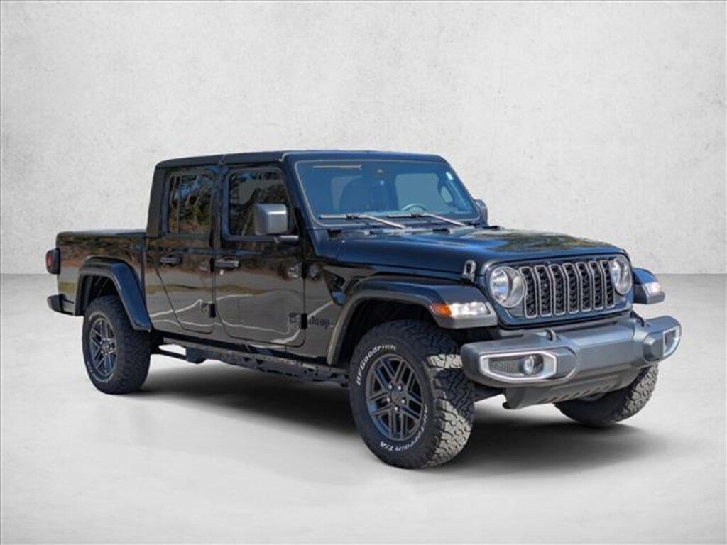Used 2024 Jeep Gladiator Sport S Truck Crew Cab