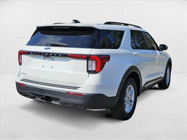 2025 Ford Explorer photo 2