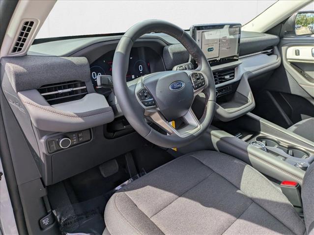 2025 Ford Explorer photo 2