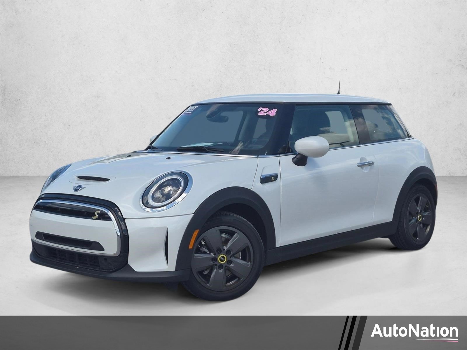 2024 MINI Hardtop Cooper SE's photo