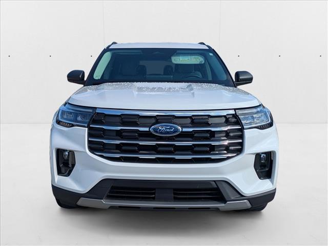 2025 Ford Explorer photo 2