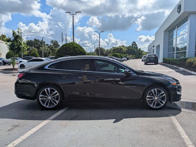 2022 Chevrolet Malibu 1LT photo 2