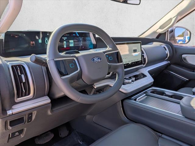 2025 Ford Expedition photo 3