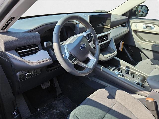 2025 Ford Explorer photo 3