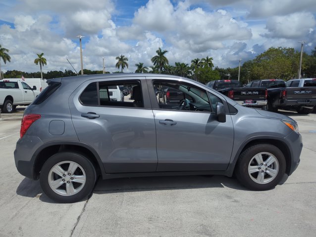 2020 Chevrolet Trax LS photo 4