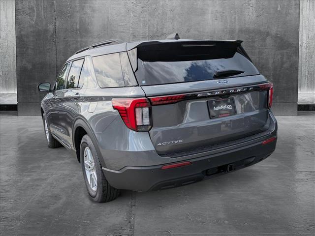 2025 Ford Explorer photo 2