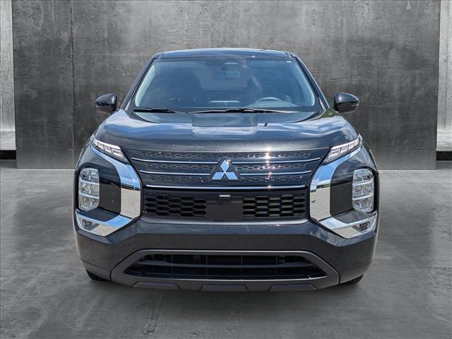 2024 Mitsubishi Outlander ES photo 2