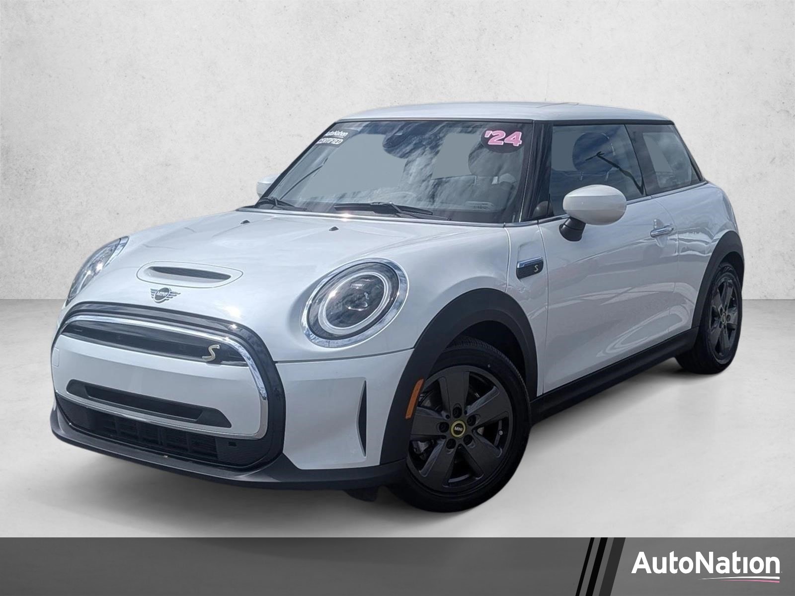 2024 MINI Hardtop Cooper SE's photo