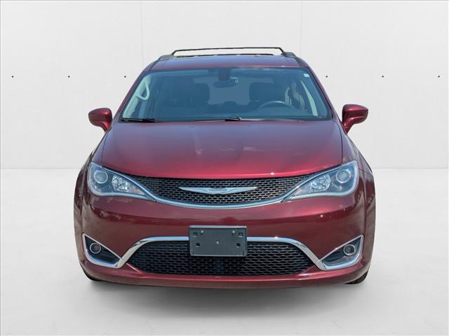 2017 Chrysler Pacifica Touring L photo 2