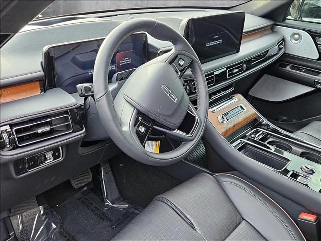 2025 Lincoln Aviator Black Label photo 3