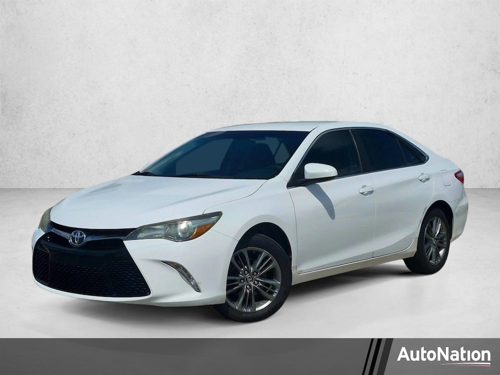 Used 2016 Toyota Camry SE Sedan