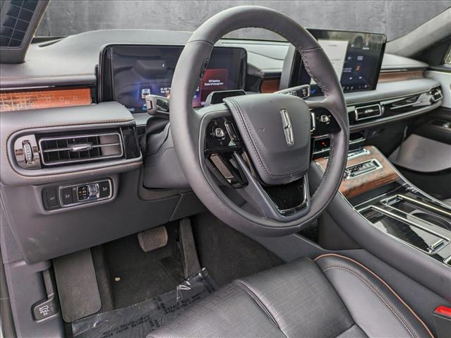 2025 Lincoln Aviator Black Label photo 3