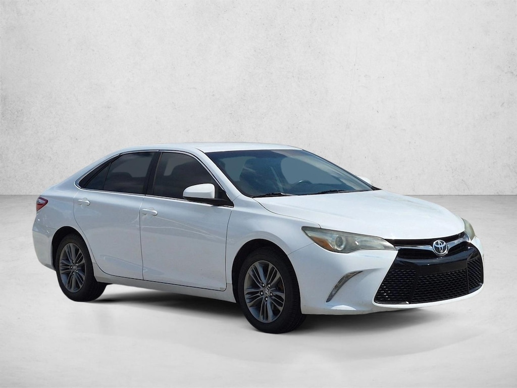 Used 2016 Toyota Camry SE Sedan