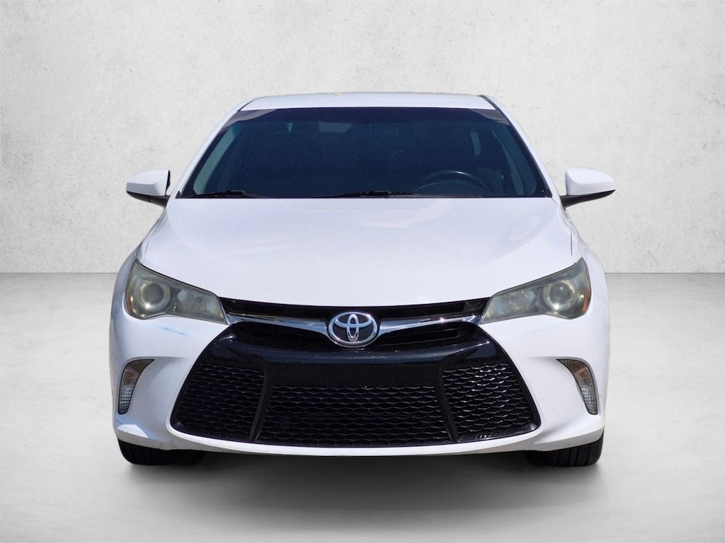 Used 2016 Toyota Camry SE Sedan