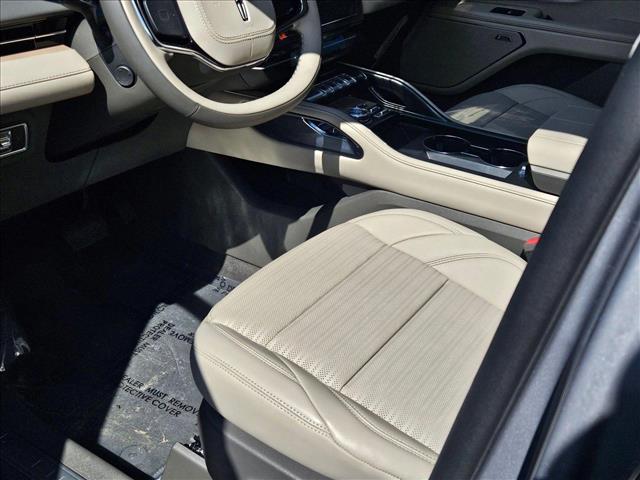 2025 Lincoln Nautilus Reserve photo 4