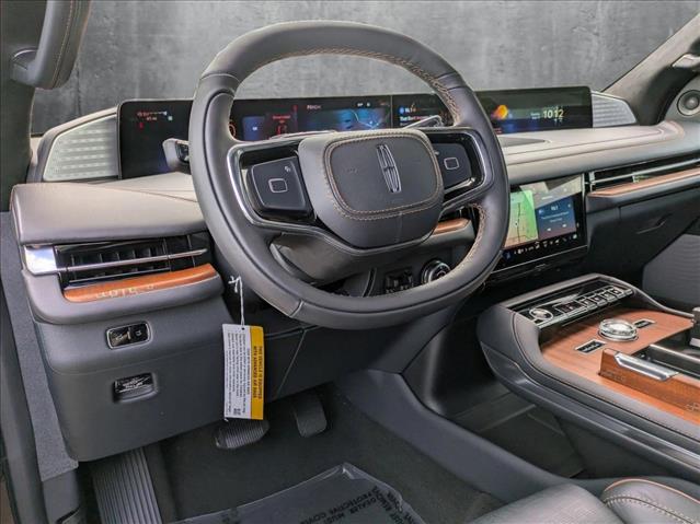 2025 Lincoln Navigator Black Label photo 3