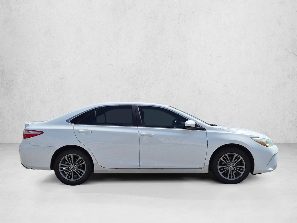 Used 2016 Toyota Camry SE Sedan