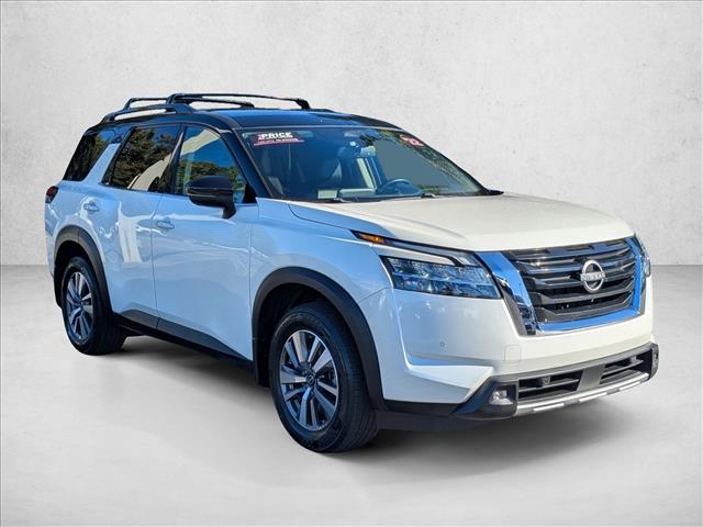 2022 Nissan Pathfinder SL photo 3