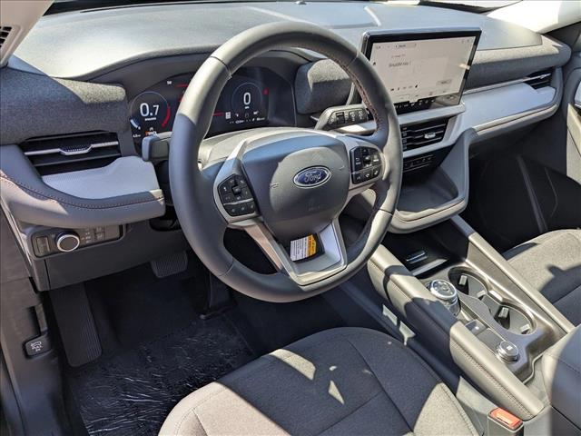 2025 Ford Explorer photo 2