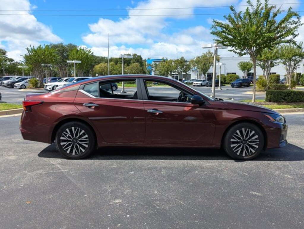 Used 2024 Nissan Altima 2.5 SV Sedan