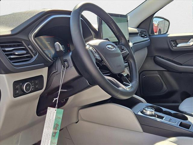 2025 Ford Escape photo 3