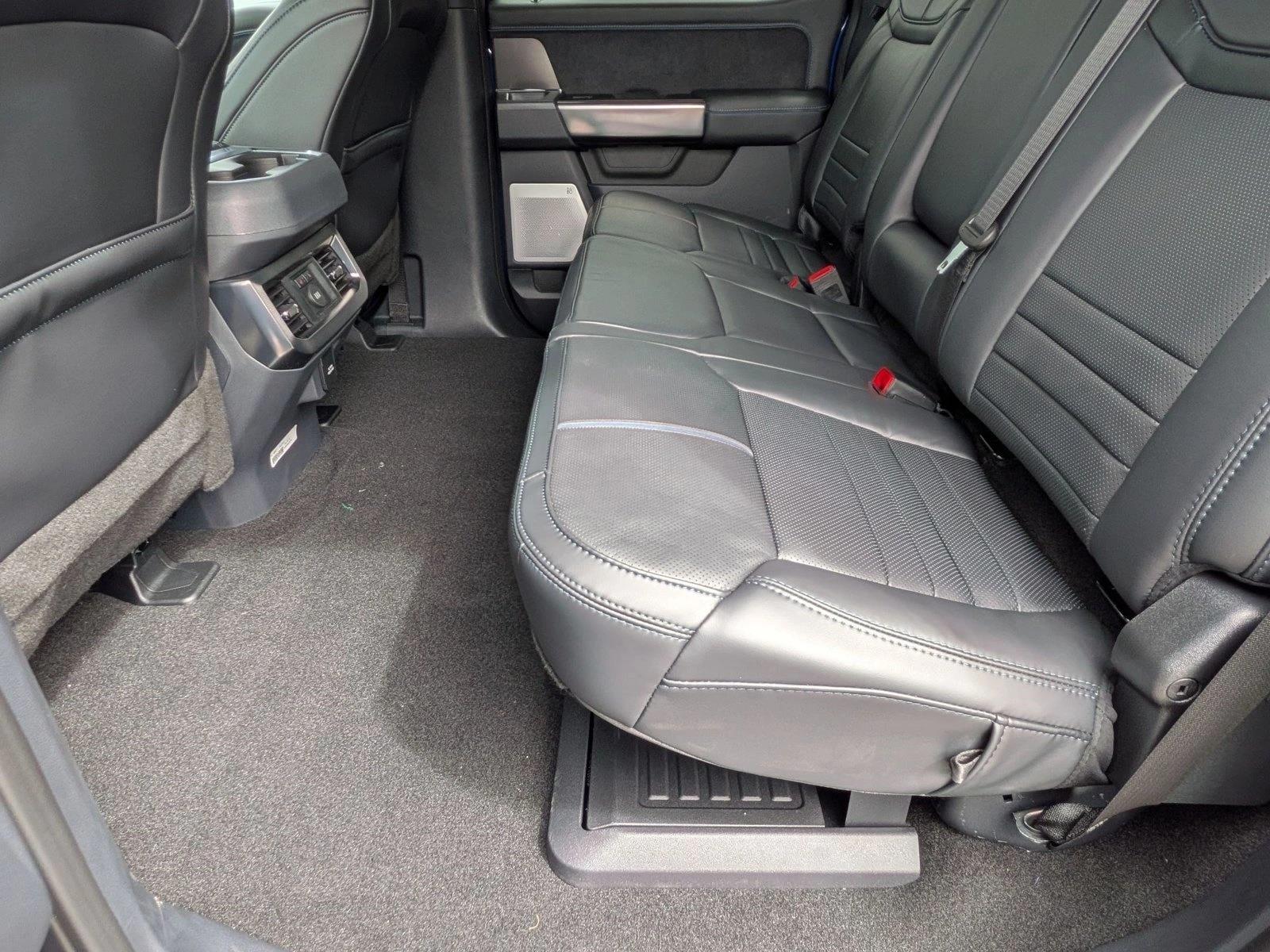 2026 Ford F-250 Super Duty Platinum - Photo 15