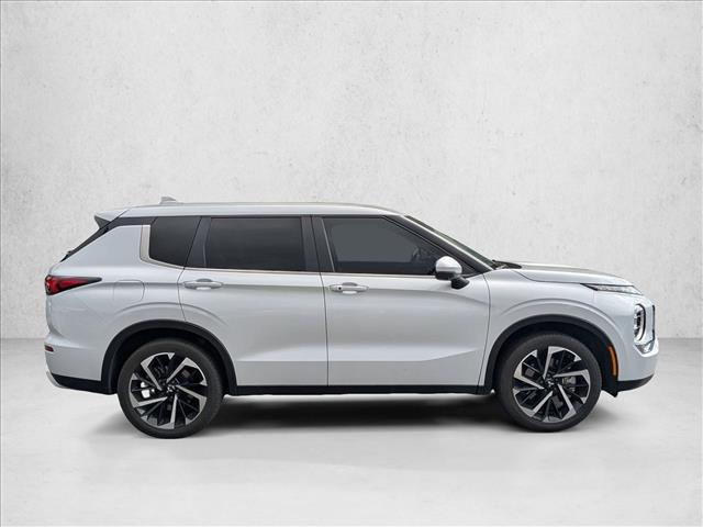 2024 Mitsubishi Outlander SE photo 4