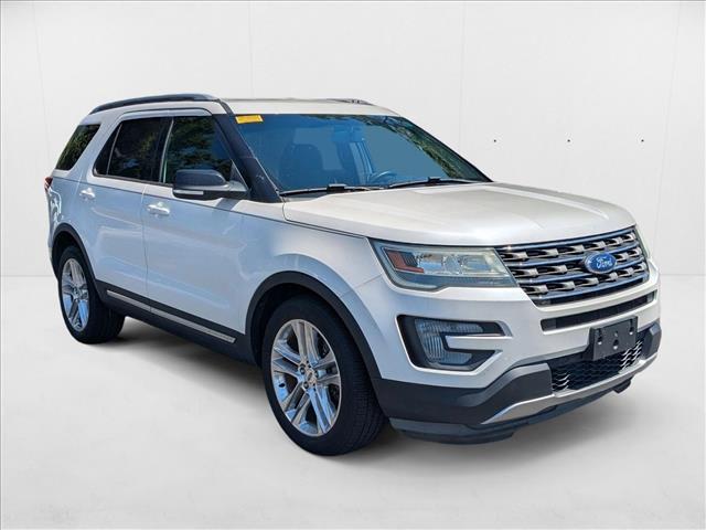 2016 Ford Explorer XLT photo 2