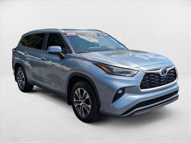 2024 Toyota Highlander XLE photo 3