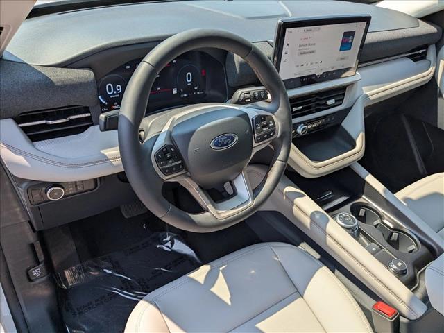 2025 Ford Explorer photo 3