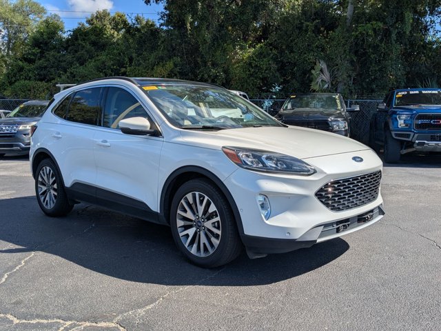 2020 Ford Escape Titanium Hybrid photo 3