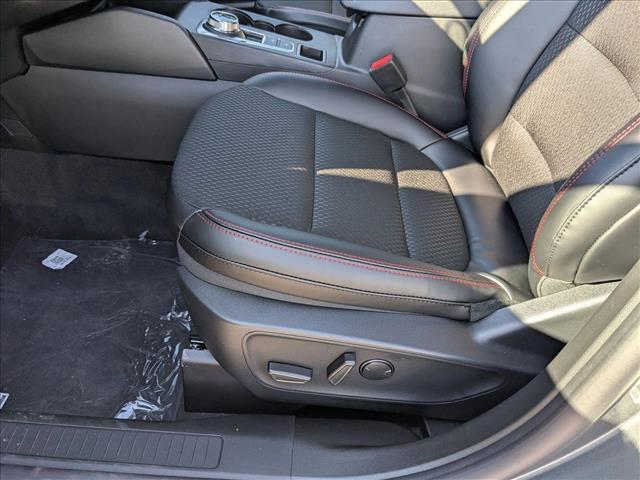 2026 Ford Escape ST-Line photo 4