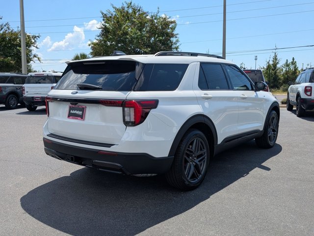 2025 Ford Explorer ST-Line photo 2