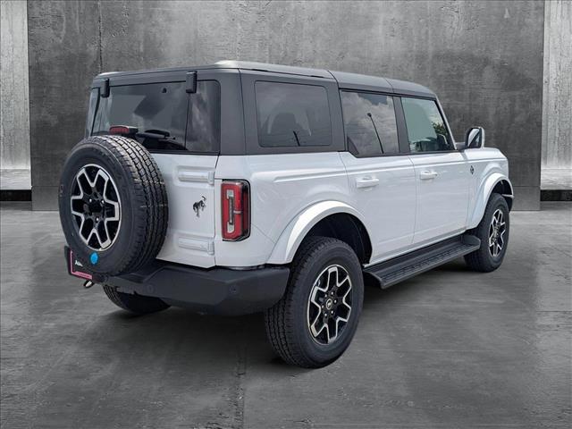 2025 Ford Bronco Outer Banks photo 2