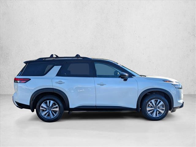 2022 Nissan Pathfinder SL photo 4