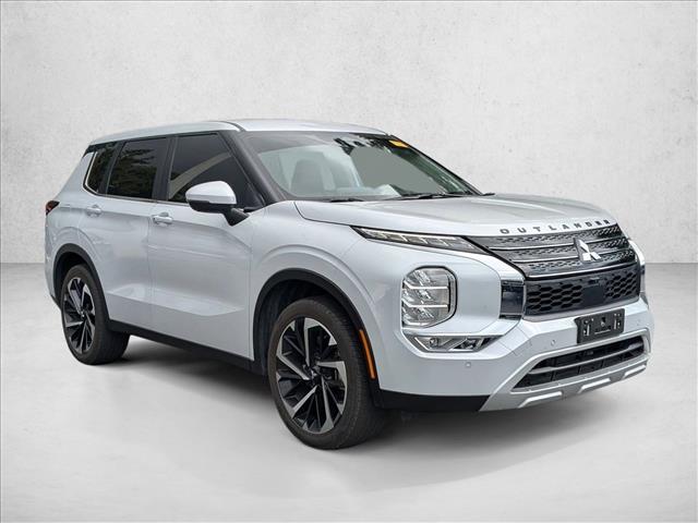 2024 Mitsubishi Outlander SE photo 3